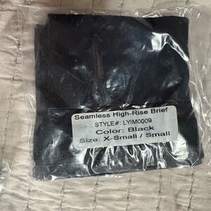 Seamless High Rise Brief Lunya Black Size Small/XS  New In‎ Wrap